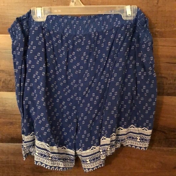 Shorts - Picture 3 of 3